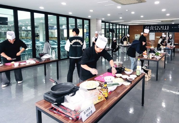 한기대, 학식 요리경연대회 개최..."학생 식당 발전 기대"