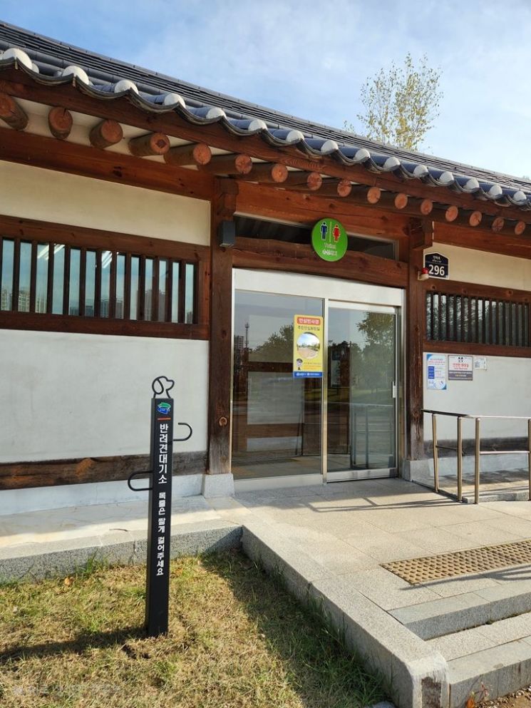 의정부시, 공중화장실 3곳에 반려견 대기소 시범 설치