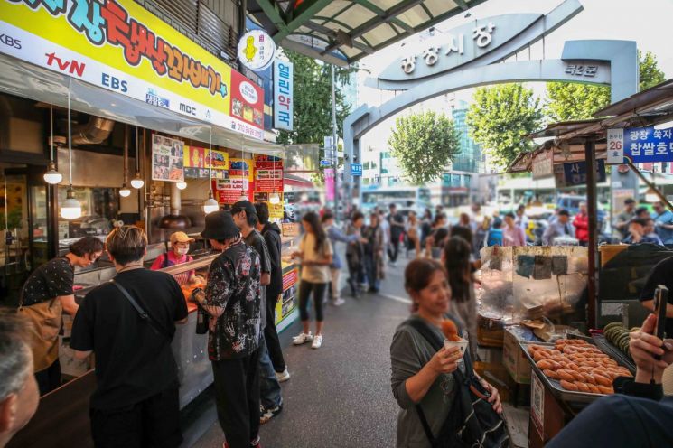 "고기 섞었잖아" 바가지 논란 광장시장 노점에 특단의 조치