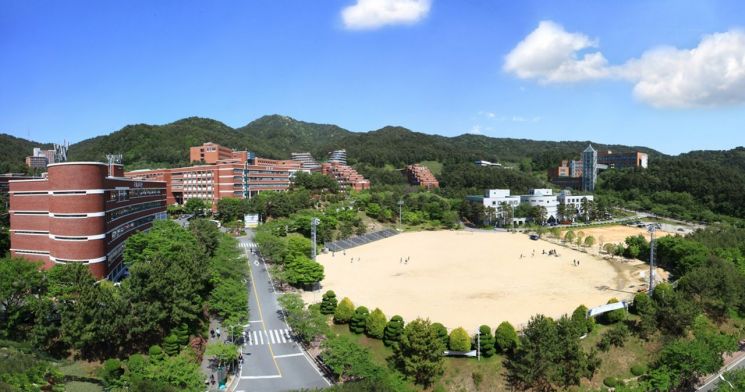국민건강보험공단, 신라대 수탁기관 부산시청소년자립지원관에 '취약계층 생리대' 기증