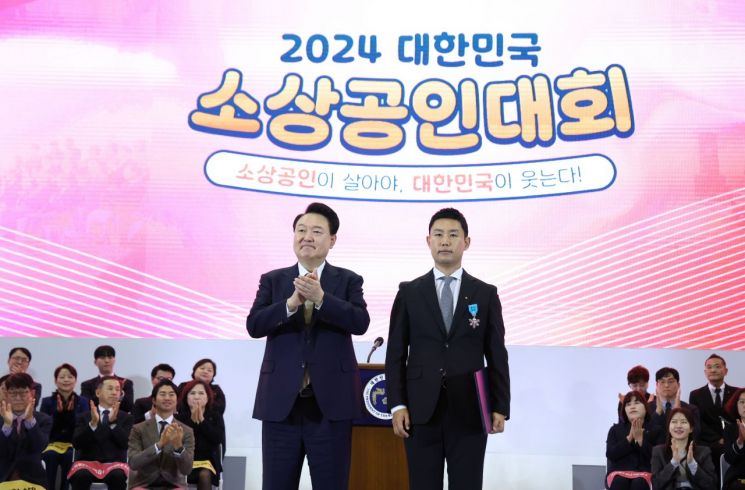 尹 "소상공인 예산 최다, 배달료 2000억원 지원"(종합) 