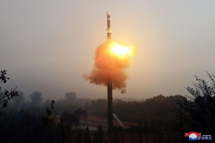 북한, '최종완결판' ICBM 과시…한미 "대응의지 확고"