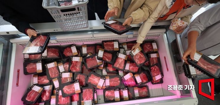 한우값 뛰고, 미국산도 뛴다…소고기 '공급난의 역습'