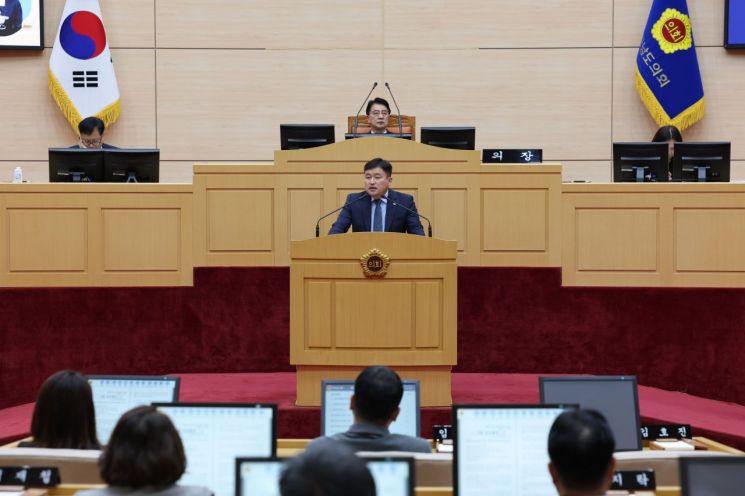 1일 개회한 전남도의회에서 모정환 의원이 5분 자유발언을 하고 있다.[사진제공=모정환 의원]