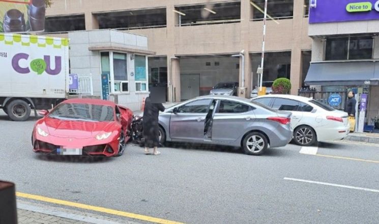 "둘다 보험 가능, 욕설 말아달라"…아반떼에 들이받힌 람보르기니 차주 부탁