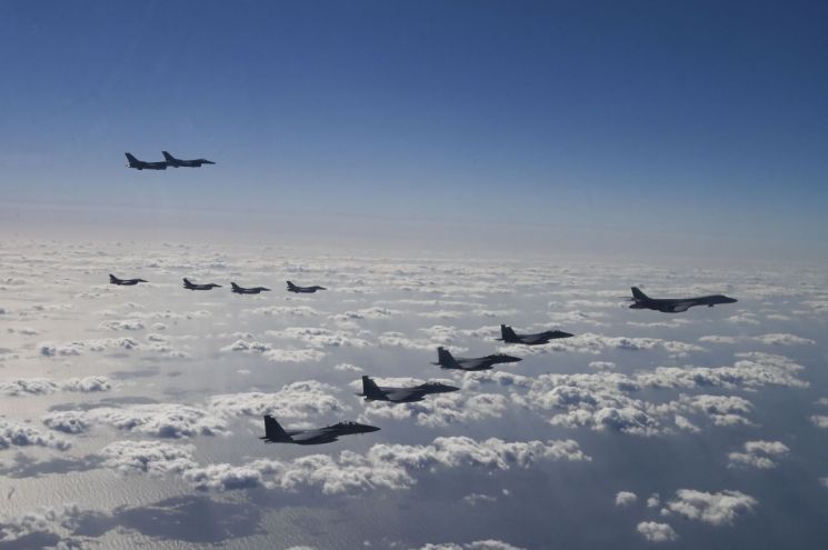 한반도 다시 찾은 전략폭격기[양낙규의 Defence photo]