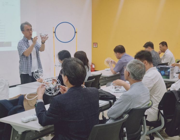 ‘고양시 신중년대학’ 항공대 이미지메이킹 강좌. ＜사진=고양특례시＞