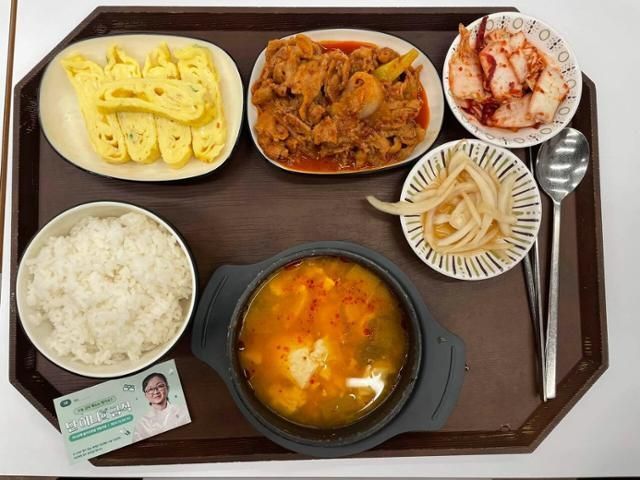 '급식대가'의 한끼 맛본 은행원 600명에…"현기증 나니까 후기 빨리요"