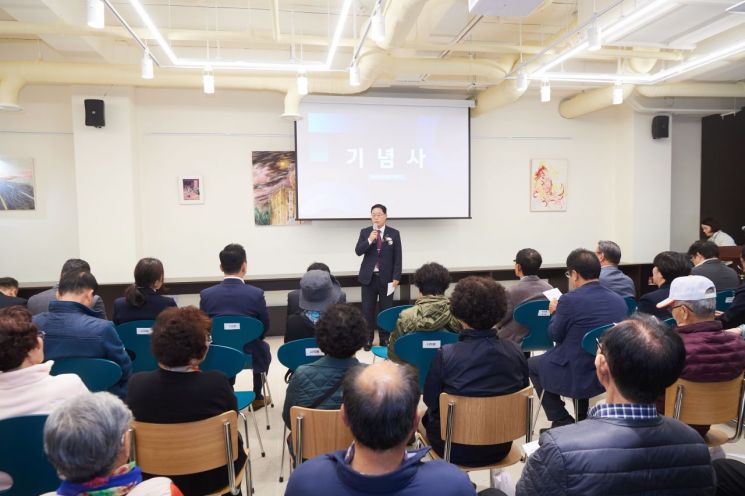 강수현 양주시장이 지난 4일 양주시 도시재생 1호 거점시설, 와글와글센터개관식에 참석해 인사말을 하고 있다. 양주시 제공