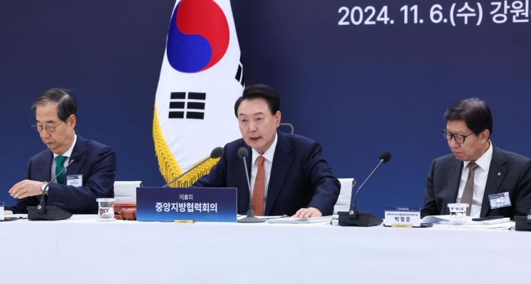 尹 "2027년까지 1조원 벤처펀드 조성해 비수도권 창업기업 투자"