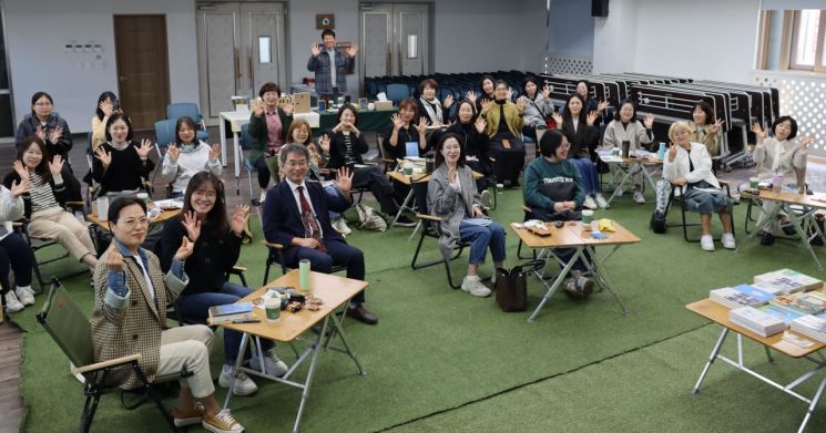 광주 광산구 월곡동 청소년문화의집 야호센터에서 한강 작가의 '작별하지 않는다' 북토크가 열렸다.[사진제공=광주 광산구]