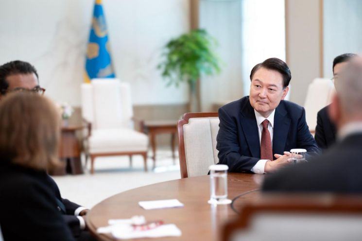 尹 "北 핵공격시 즉각 핵타격…4대 개혁 틀 만들어 다음 정권서 마무리"