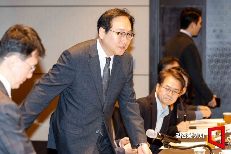 [포토] 통상추진위원회 참석한 정인교 통상교섭본부장
