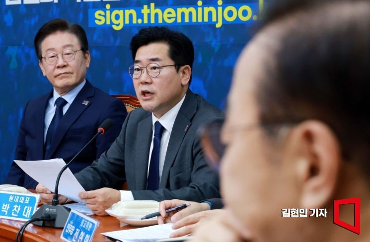 [포토] 박찬대 "尹 부부에 꼬리 내린 韓…여사 특검 합의하자"