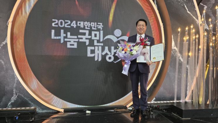 여수광양항만공사는 최근 서울 여의도 KBS 신관 공개홀에서 열린 ‘2024년 제13회 대한민국 나눔국민대상’ 시상식에서 항만공사 최초로 물적나눔 분야 표창을 받았다.  여수광양항만공사 제공