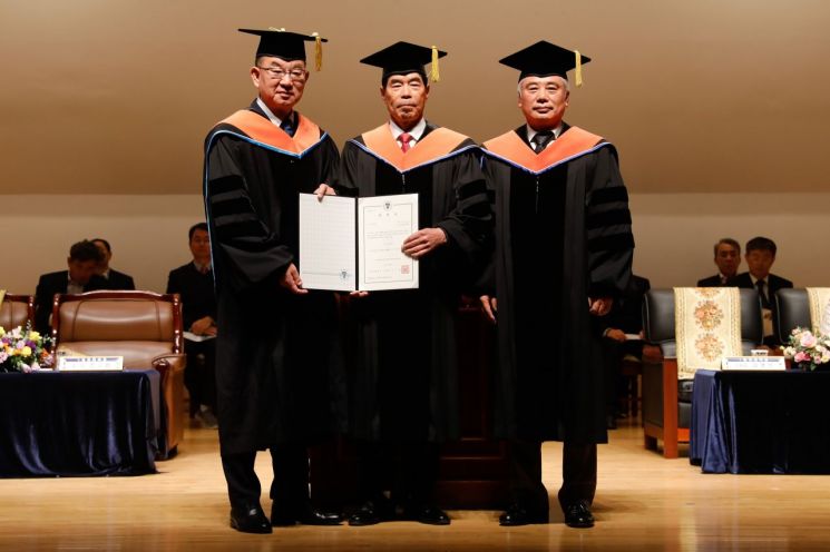 동의대, 영진파워툴 강영진 대표에 명예공학박사 학위 수여