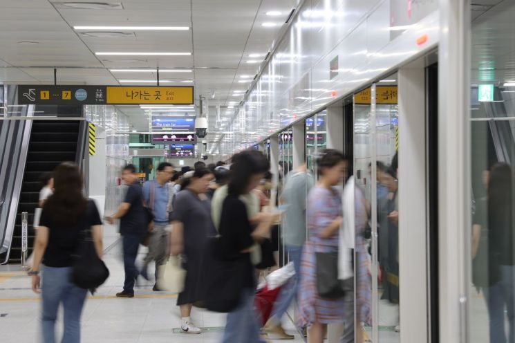 "손님 한명 올때마다 800원 적자"…고통받는 서울지하철 