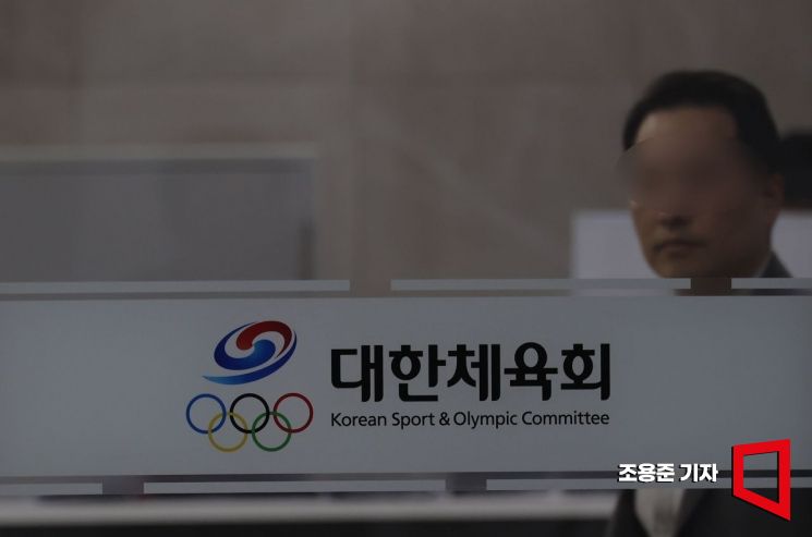 경찰, 대한체육회·선수촌 압수수색…"이기흥 부정채용 의혹"