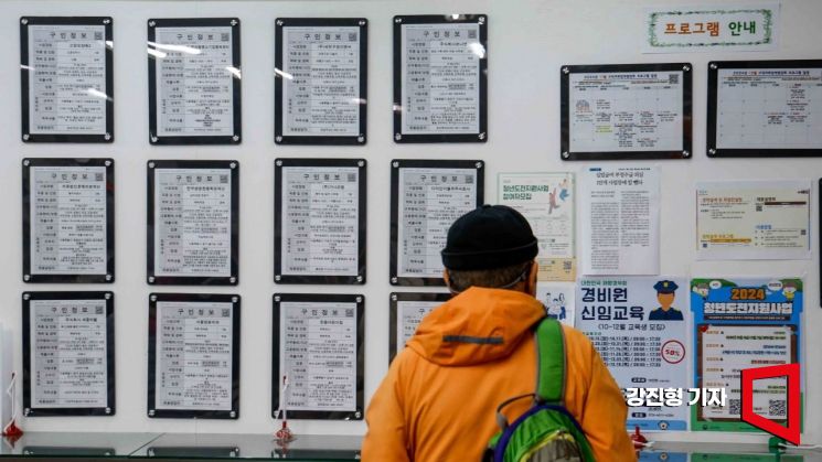 고용률 격차 확대…고령층 48.1%, 청년층 44.6%(종합)