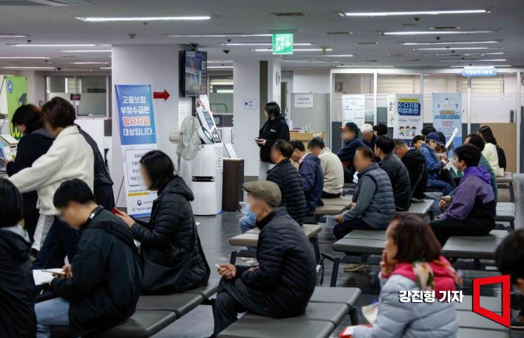 구직자 1인당 일자리 수 0.43개…IMF 이후 '최저'