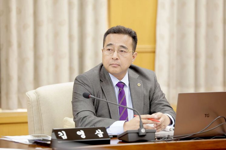 김영삼 대전시의원이 질의를 하고 있다. / 시의회