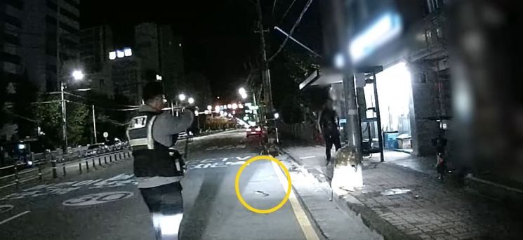 편의점 털더니 "신고하라"…경찰 오자 "잡아가라" 기이한 강도 알고보니