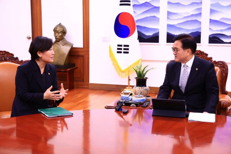 국회의장 만난 송미령 장관 "쌀값 반등할 것…안정화 최선"