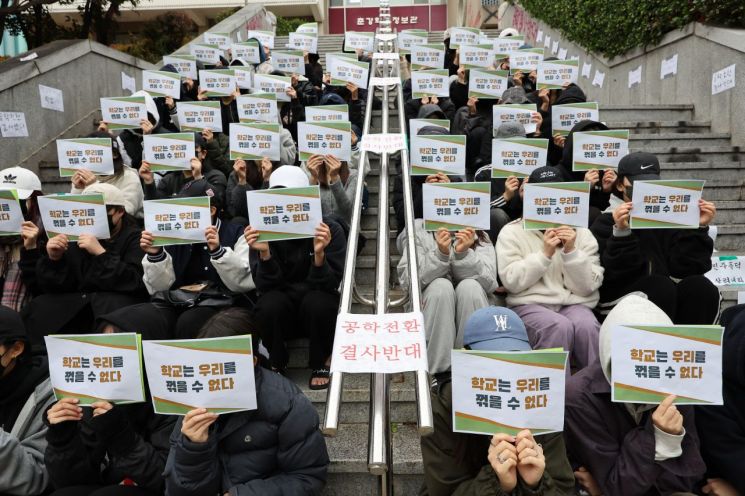 수능 키워드 'N수생' '의대'…동덕여대 시위 격화[AK라디오]