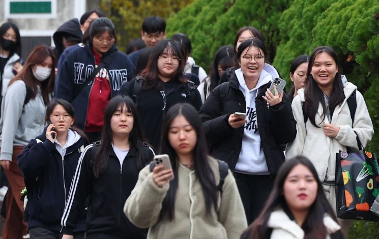 [2025 수능]"국·수·영, 지난해 수능보다 쉬웠다"…'최상위권 변별력' 우려도(종합)