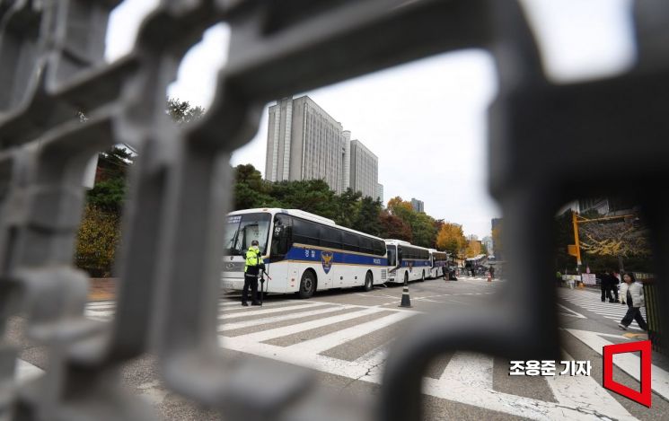 [포토] 이재명 1심 선고, 경찰 기동대 배치 된 법원
