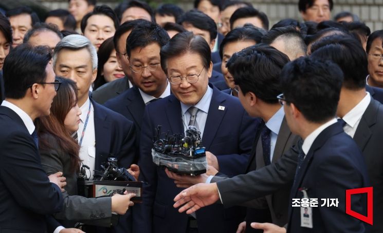 [포토] 이재명 '선거법' 1심 선고 출석…사법리스크 첫 관문