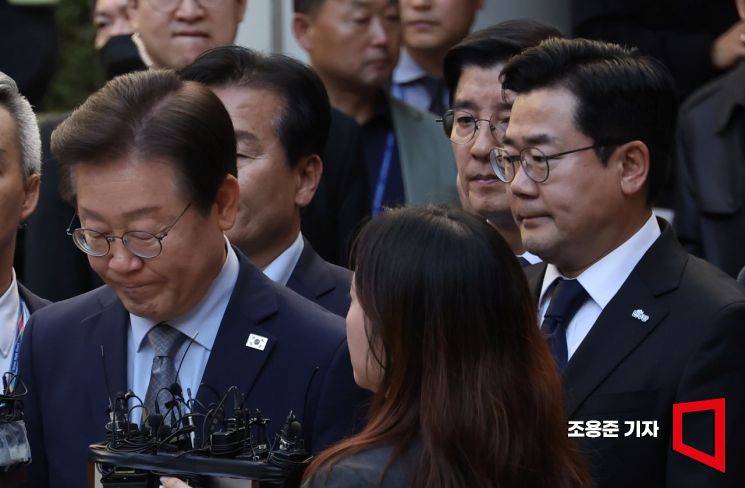 [포토] 굳은 표정의 이재명 대표
