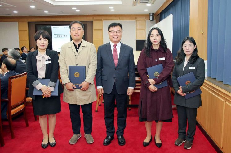 창원특례시, 시책 성과 낸 우수공무원 표창 수여