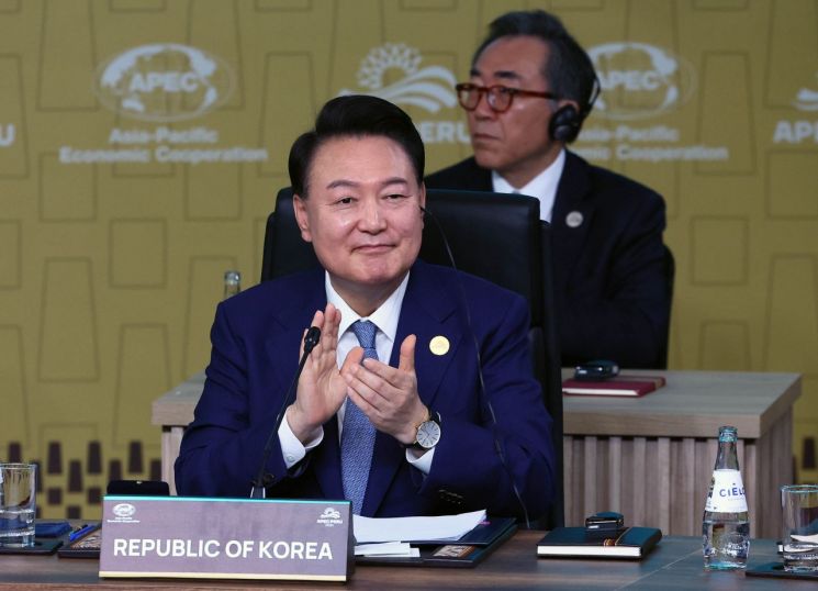 尹, 'APEC 미래번영기금' 설립 제안…"내년 APEC 경주에서"   