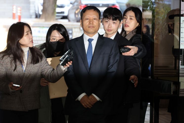 [포토] 영장실질심사 출석하는 구영배 대표