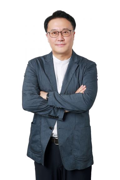 '전략통' 고준 AK플라자 대표, AK홀딩스 대표로 복귀