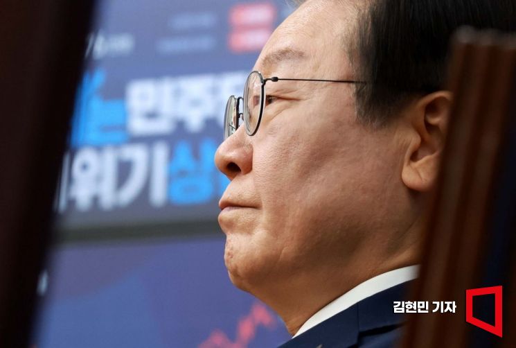 [포토] 굳은 표정의 이재명 대표