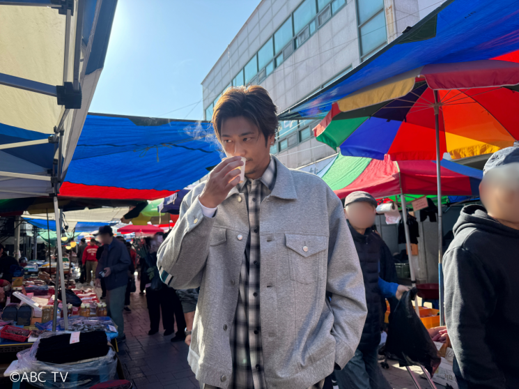 일본 아사히 TV Mocomichi Hayami의 '트래블키친' 스틸컷.  ⓒABC-TV