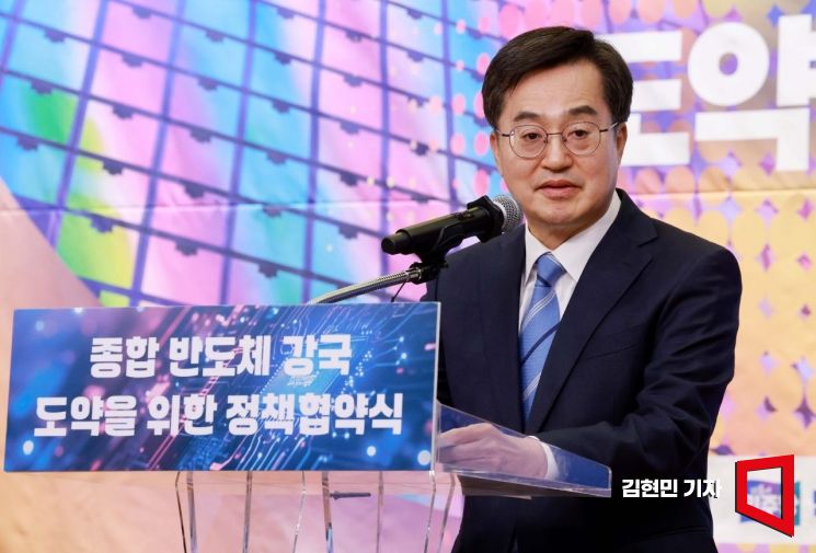[대선 잠룡]③김동연, '비명계 구심' 거론…확장 재정 강조