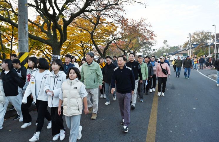 창녕읍 가족사랑 건강걷기대회 성료. 창녕군 제공