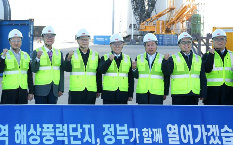 한덕수 국무총리, 신안 해상풍력 발전 단지 현장 방문