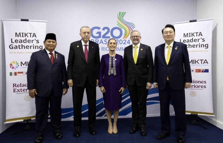 尹, G20 정상회의서 '믹타' 정상 회동… "韓 내년 의장국 수임" 