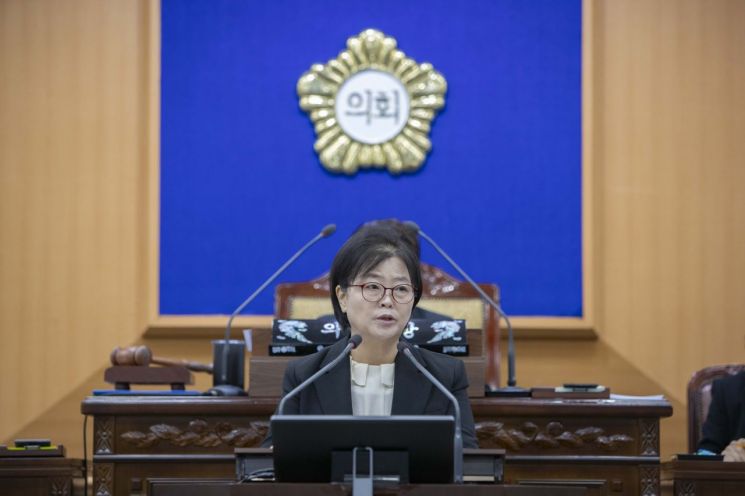 이순희 강북구청장이 18일 구의회 제279회 정례회에서 시정연설을 하고 있다.