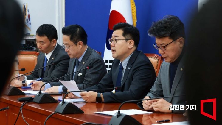 [포토] 박찬대 "특검법 거부, 정권몰락 신호탄…관철될 때까지 추진"