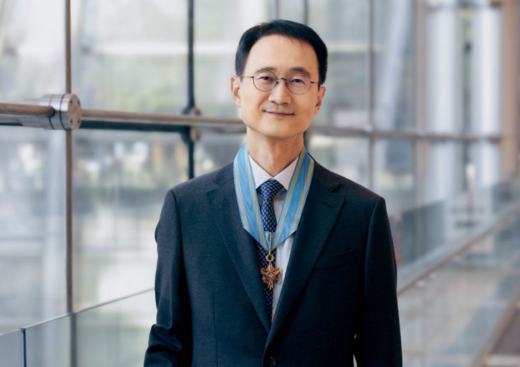 "고객요구 적기공급" HBM 패키징 주역 SK하이닉스 부사장 동탑산업훈장