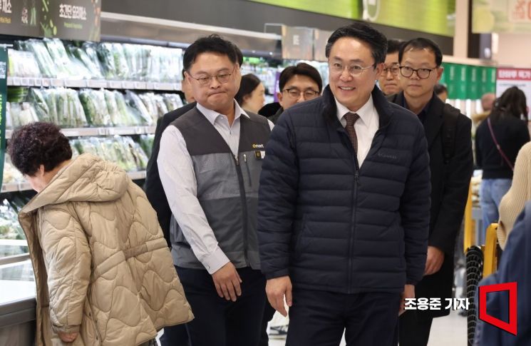 [포토] 김장철 수산물 소비 촉진 나선 강도형 장관