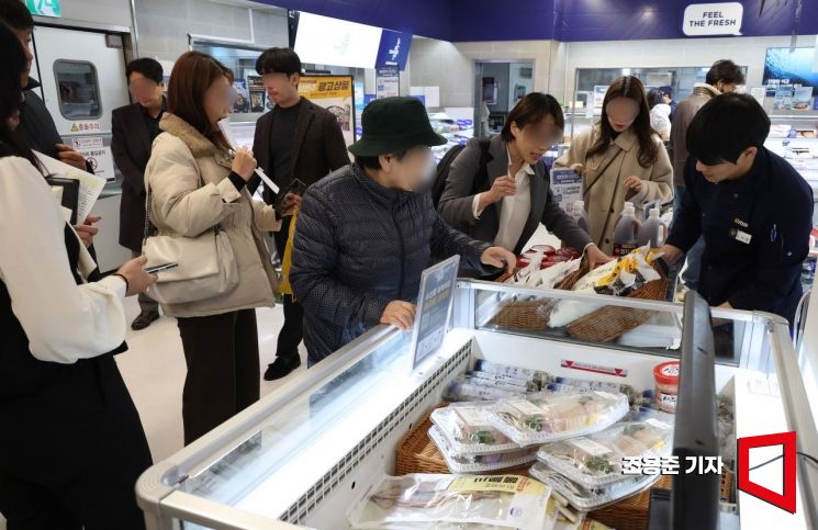 "냉동식품으로 때운다"…한 달 90만원 육박, 커지는 식비 부담