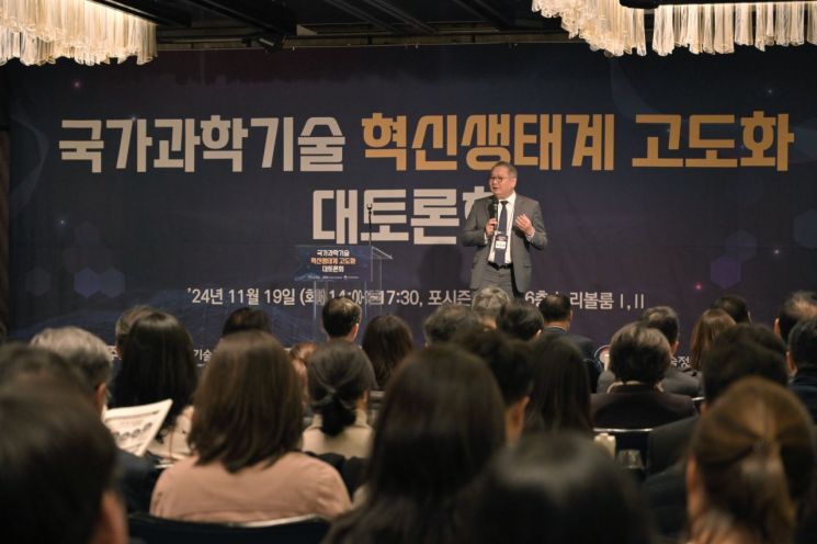 박상욱 대통령실 과학기술 수석이 19일 열린 국가과학기술 혁신생태계 고도화 대토론회에서 발언하고 있다. 사진=과기정통부