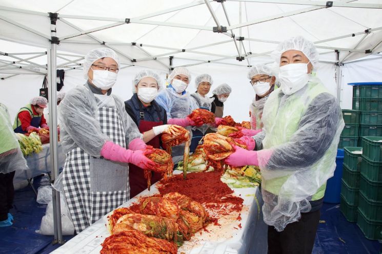 창원시자원봉사단체협의회 사랑의 김장 담그기·나눔 행사 개최