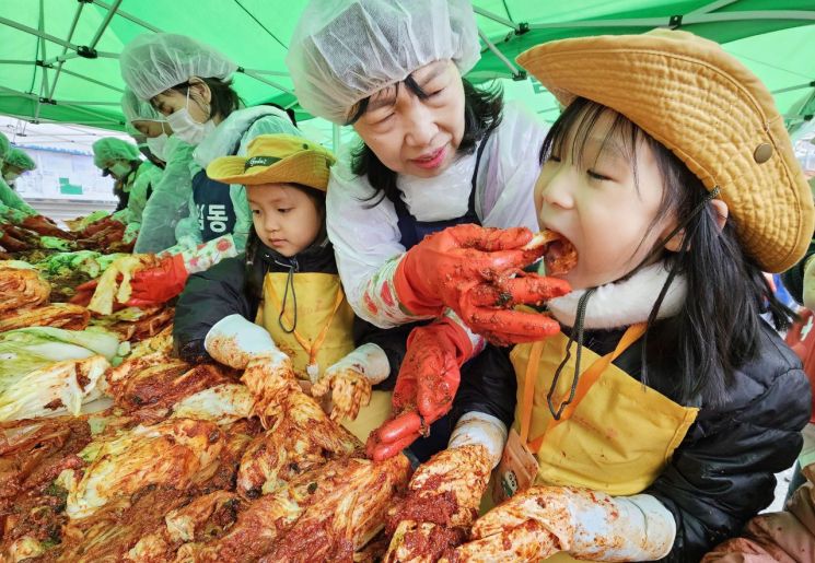 지난해 실시했던 임동 ‘사랑의 김장’ 나눔 행사 사진. 북구 제공